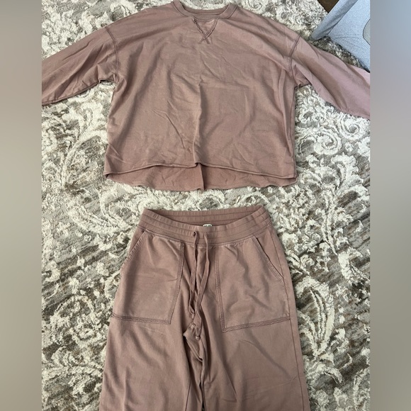 aerie Sweaters - Aerie Women’s Real Good Sunwashed Distressed Sweatshirt - Cocoa Cream - Size M